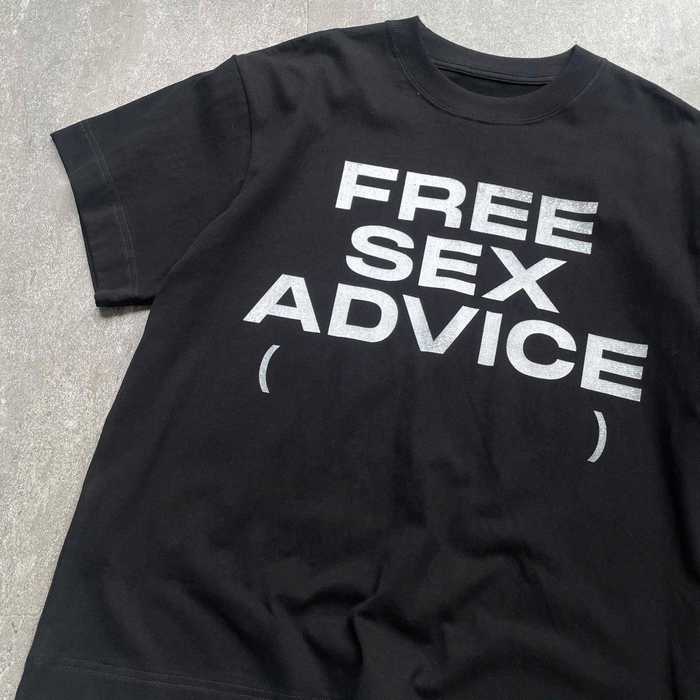 Áo thun sex advice - KMC "Chuyen gia tinh duc" Black Regular T-shirt