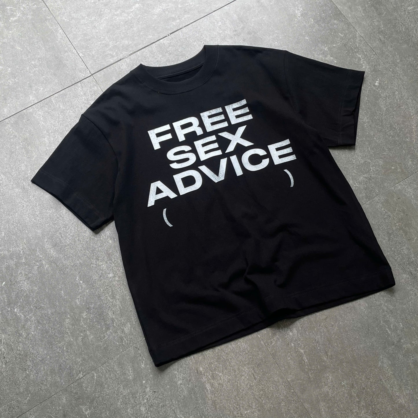 Áo thun sex advice - KMC "Chuyen gia tinh duc" Black Regular T-shirt
