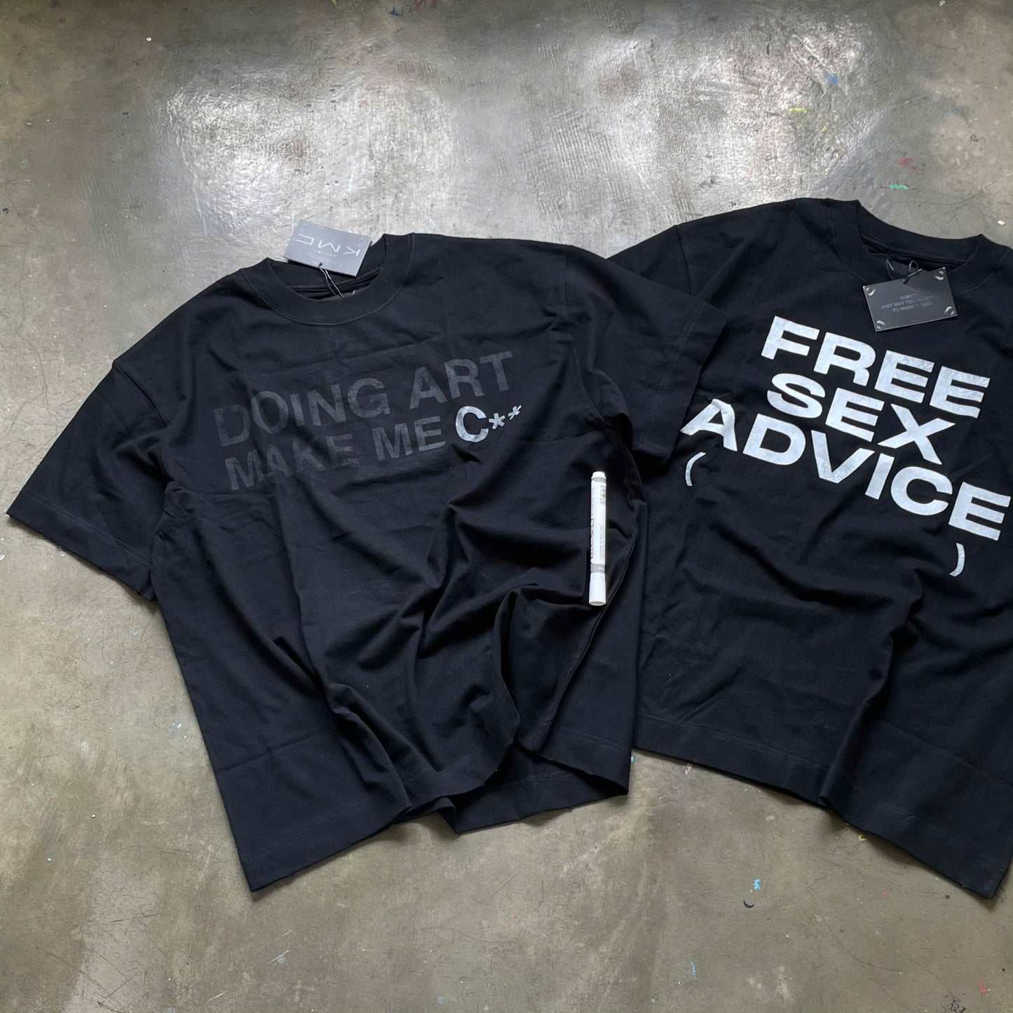 Áo thun sex advice - KMC "Chuyen gia tinh duc" Black Regular T-shirt